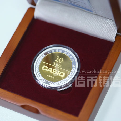 卡西歐定制銀鑲金幣 定做銀幣 定制金牌 員工金牌獎?wù)轮谱?金幣制作 制作金幣 獎牌制作 員工福利 會議表彰 